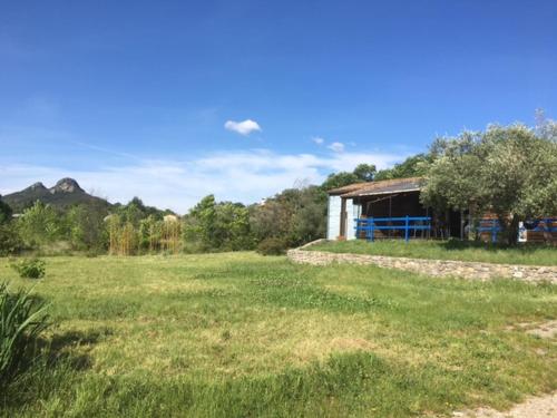 Maison bois bleu, en Cévennes