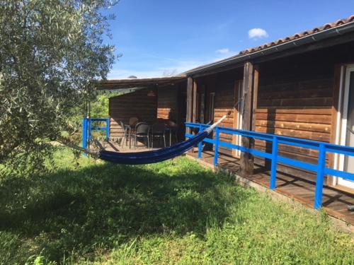 Maison bois bleu, en Cévennes