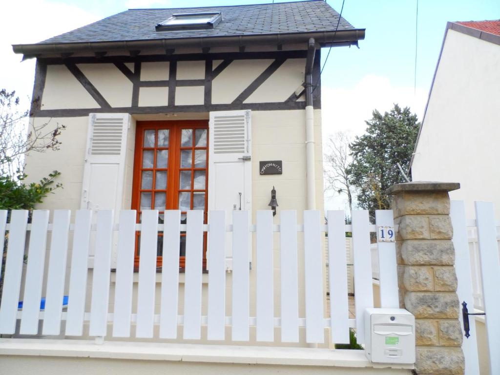 Maison de vacances Maison Cabourg, 3 pièces, 4 personnes - FR-1-487-219 19 avenue de la Libération VILLA CHIFONNETTE 14390 Cabourg