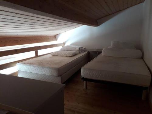Maison calme avec piscine - La Roseraie