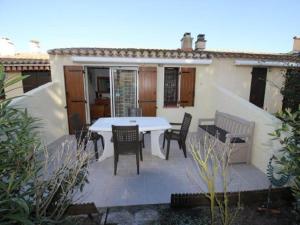 Maison de vacances Maison Cap d'Agde, 2 pièces, 4 personnes - FR-1-607-87 5 AV DE LA BUTTE 34300 Le Cap d\'Agde Languedoc-Roussillon