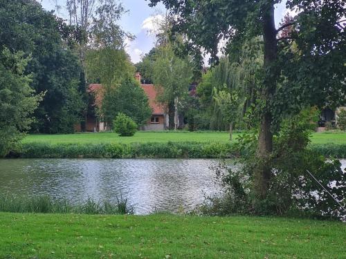 Maison chaleureuse au bord du plan d'eau