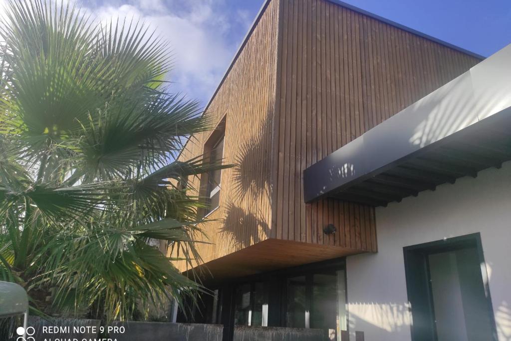 Maison chaleureuse avec grand jardin, 5 minutes à pied de la plage des sables blancs 29900 Concarneau