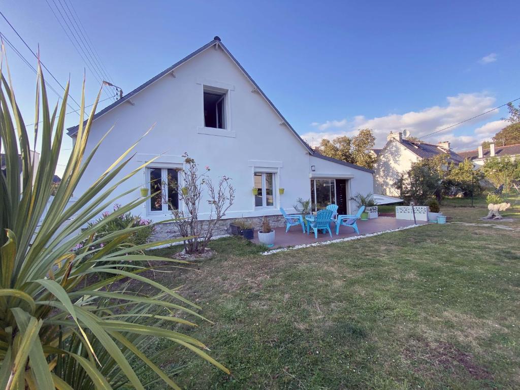 Maison chaleureuse avec grand jardin, 5 minutes à pied de la plage des sables blancs 30 Rue Ernest Renan, 29900 Concarneau