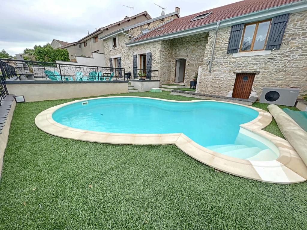 Maison de vacances Maison chaleureuse avec piscine 4 Rue du Calvaire 88500 Mazirot