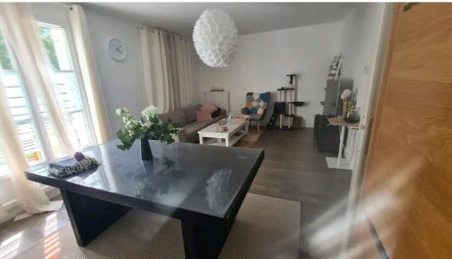 Maison chaleureuse avec piscine