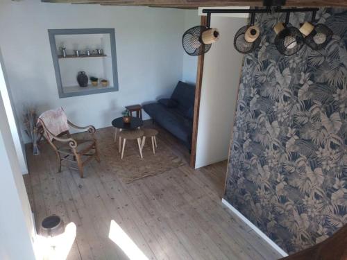 Maison chaleureuse dans un domaine avec étangs.
