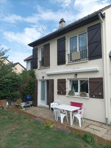 Maison chaleureuse entre Paris et la nature