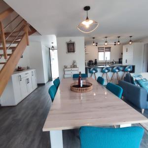 Maison Chaleureuse et moderne sur l’ile lumineuse