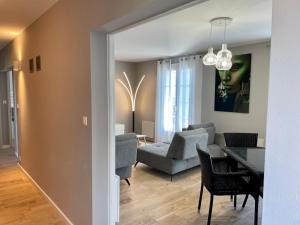 Maison chaleureuse, quartier pavillonnaire