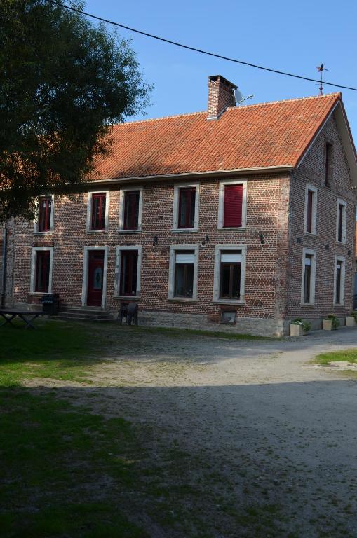 MAISON CHAMPAGNE, charmante maison au calme avec beau terrain 10120 Saint-Germain
