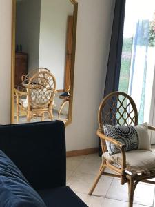 MAISON CHAMPAGNE, charmante maison au calme avec beau terrain
