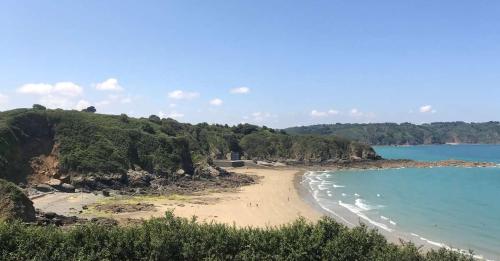 MAISON classée 4 étoiles tout confort avec espace détente privé accès à la plage à pied