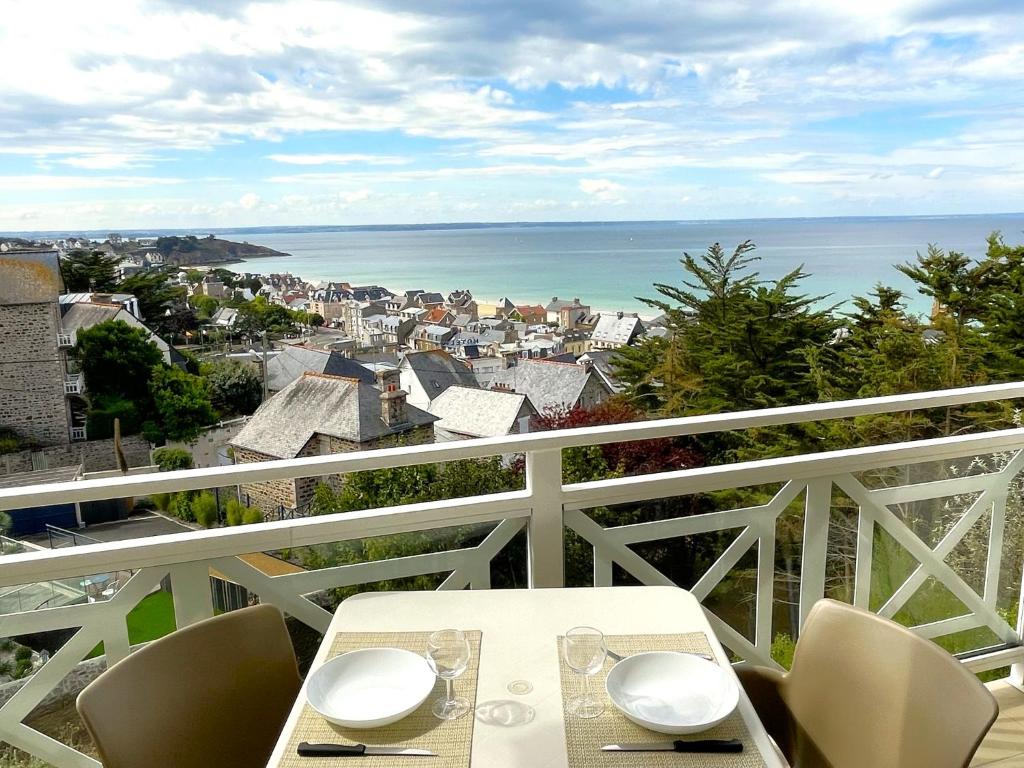 MAISON CLIMATISEE ,2 CHAMBRES, PARKING compris