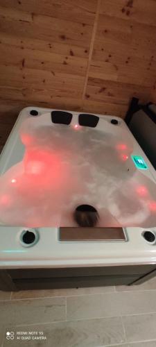 Maison cocooning salle de jeux jaccuzi