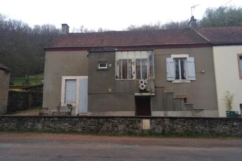 Maison cocooning vintage avec grand terrain arboré
