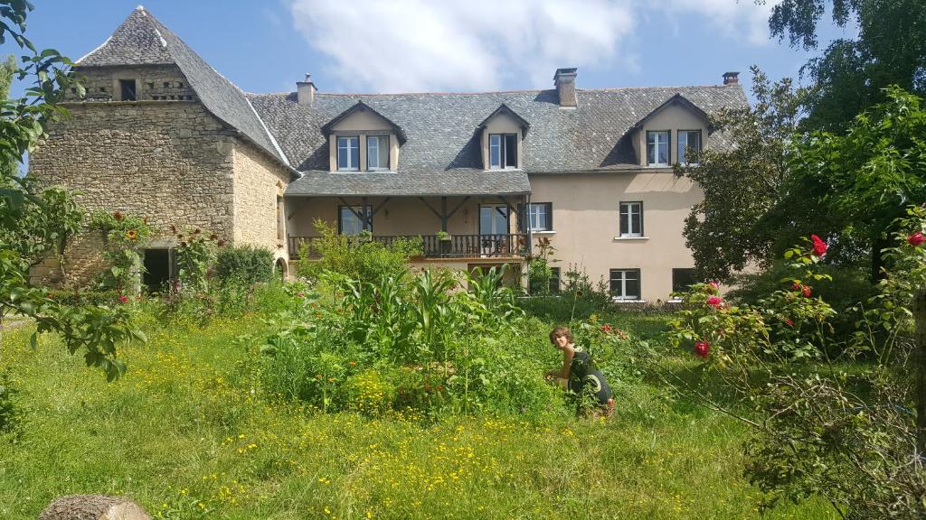 Maison coeur de ville avec cour et jardin intime 36200 Saint-Marcel