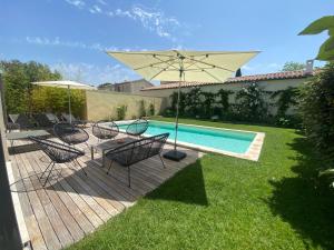 Maison contemporaine dans le village d'Eygalières