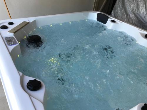 Maison cosy, jacuzzi, poêle à bois