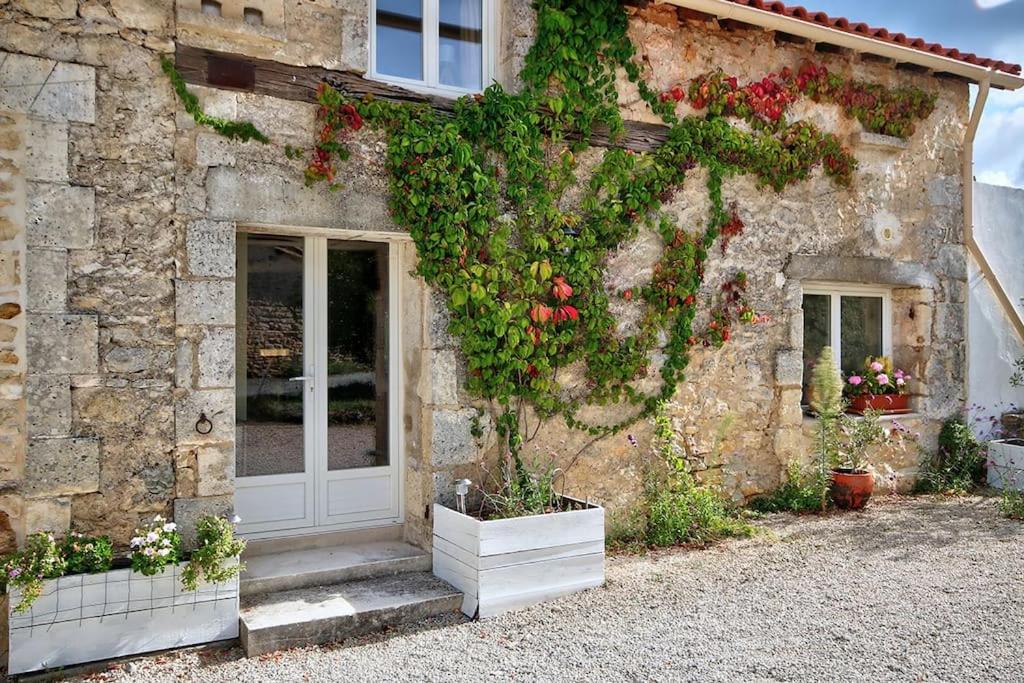 Maison d'Amis Des Hirondelles Les Termes, 24800 Lempzours