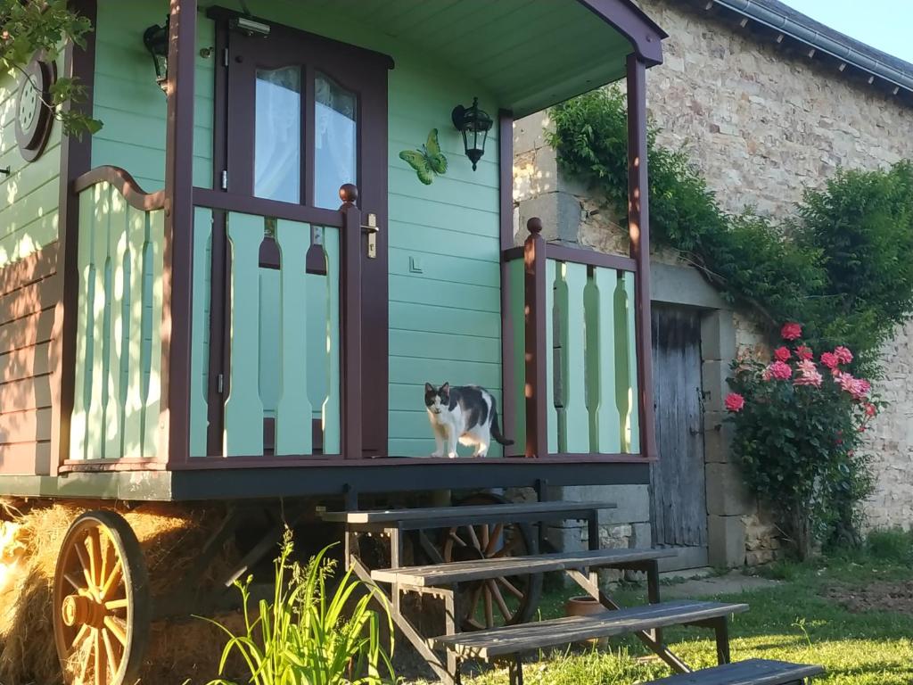 Maison d'hôtes La Roulotte des 4 Saisons Le Puy, 36160 Sazeray