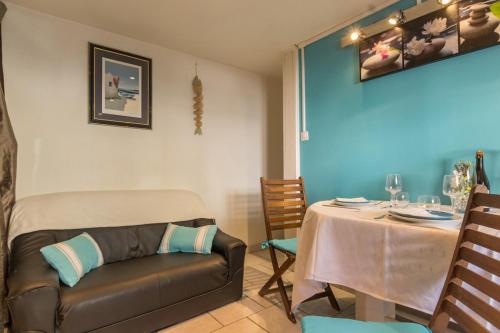 Maison d'une chambre a Bernieres sur Mer a 300 m de la plage
