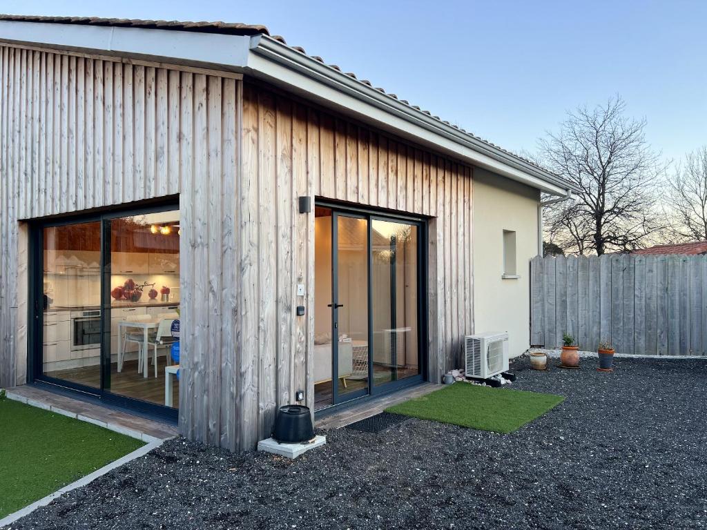 Maison de vacances Maison d'une chambre avec jardin clos a Ares Rond-Point des Esteys 33740 Arès