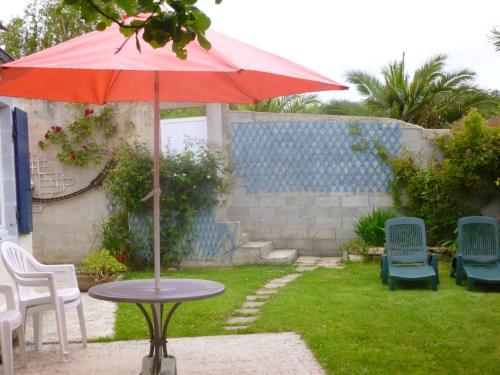 Maison d'une chambre avec jardin clos et wifi a Plougasnou a 1 km de la plage