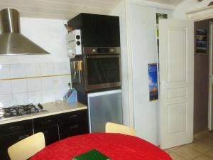 Maison d'une chambre avec jardin clos et wifi a Plougasnou a 1 km de la plage
