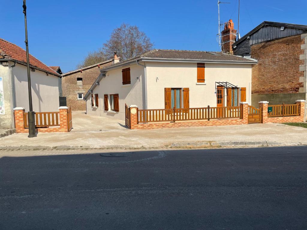 Maison d'une chambre avec jardin et wifi a Fougax et Barrineufb