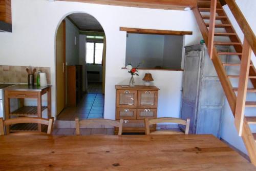 Maison d'une chambre avec jardin et wifi a Fougax et Barrineufb