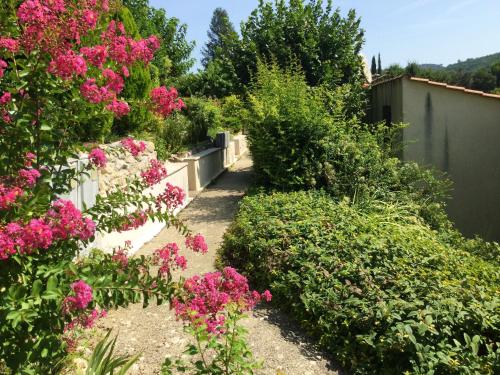 Maison d'une chambre avec piscine partagee et jardin clos a Saint Martin de Bromes