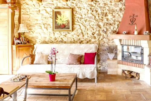 Maison d'une chambre avec piscine partagee terrasse amenagee et wifi a Pougnadoresse