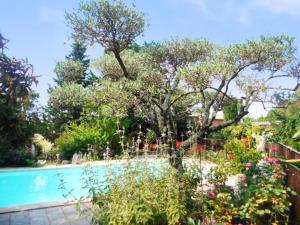 Maison de vacances Maison d'une chambre avec piscine partagee terrasse amenagee et wifi a Pougnadoresse Chemin Du Serre 30330 Pougnadoresse Languedoc-Roussillon