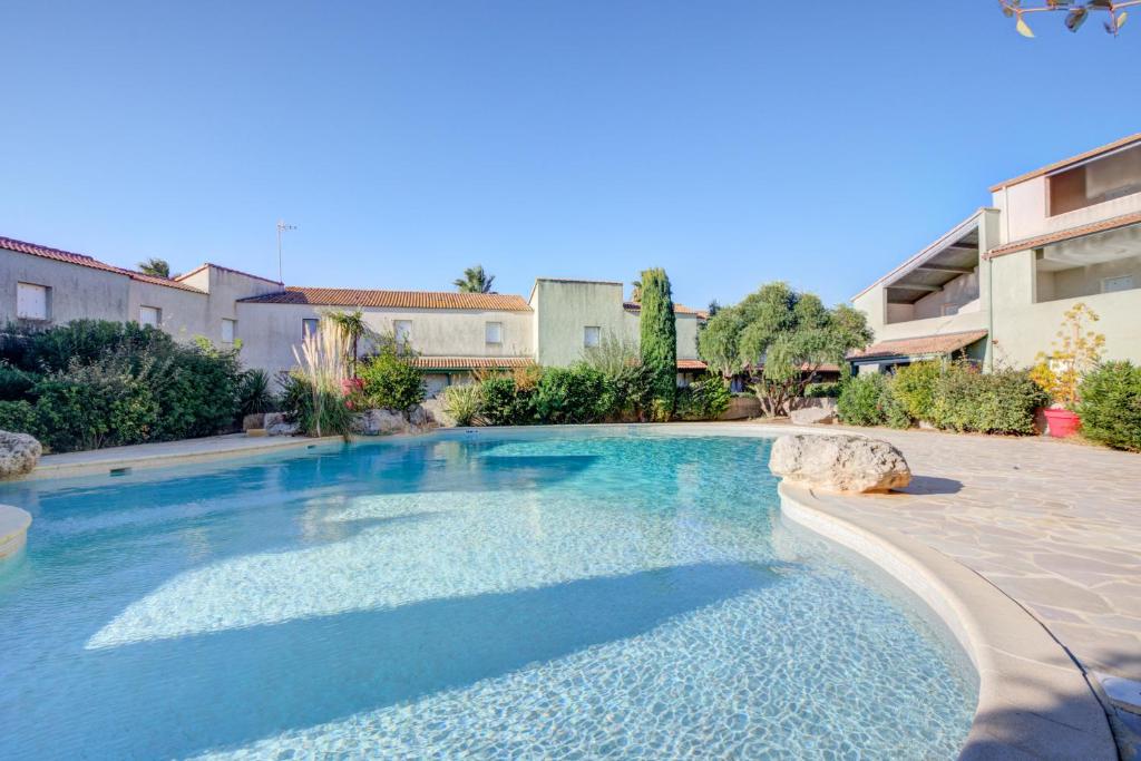 Maison d'une chambre avec piscine partagee terrasse amenagee et wifi a Valras Plage 42 Cami de Canto Rano Hérault, Occitanie, 34350 Valras-Plage