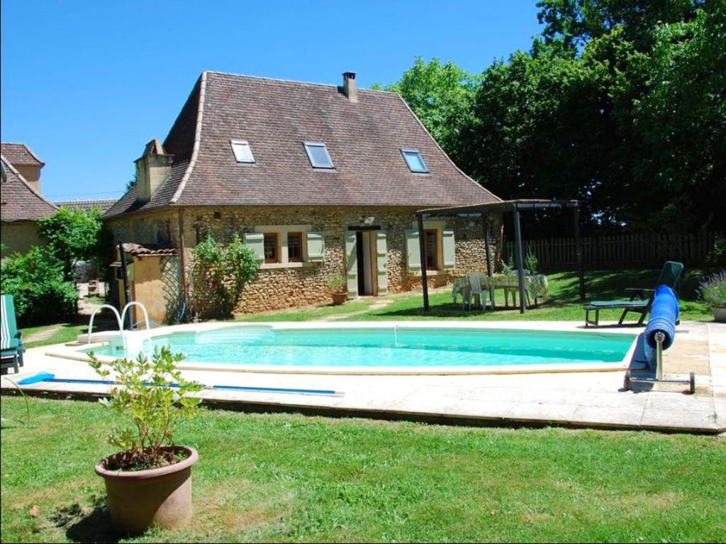 Maison de vacances Maison d'une chambre avec piscine privee jardin amenage et wifi a Sainte Alvere Bonnefille 24510 Saint-Alvère