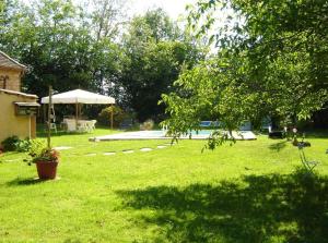 Maison d'une chambre avec piscine privee jardin amenage et wifi a Sainte Alvere