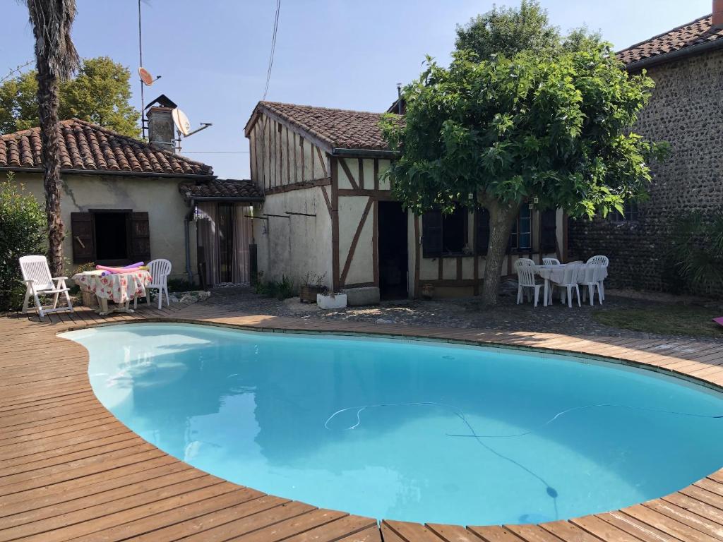 Maison de vacances Maison d'une chambre avec piscine privee jardin clos et wifi a Gee Riviere Chemin du Moulin au Village 32720 Gée-Rivière