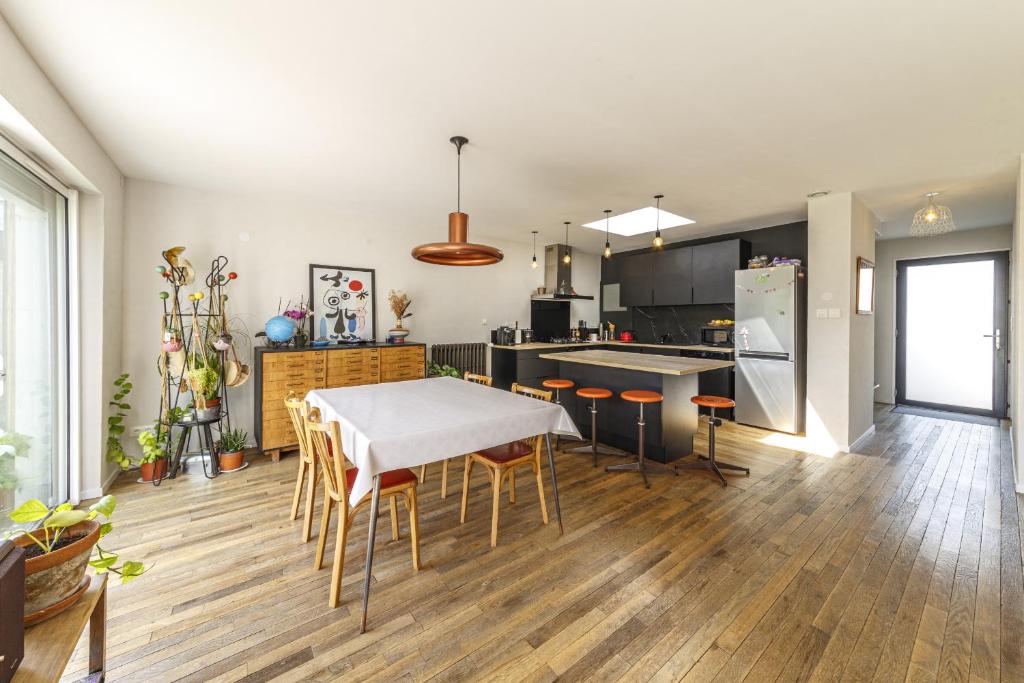Maison d'une chambre avec piscine privee jardin clos et wifi a La Calmette