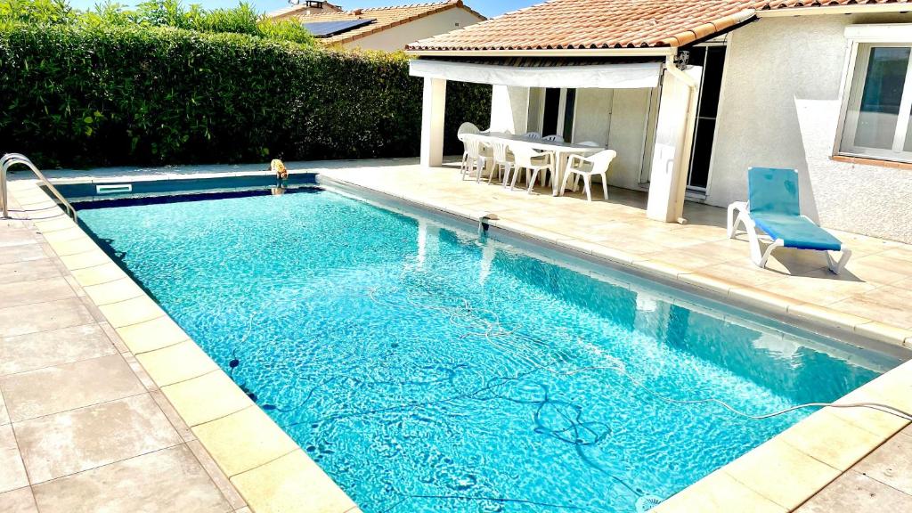 Maison d'une chambre avec piscine privee jardin clos et wifi a La Calmette 15 Rue des Cigales, 30190 La Calmette