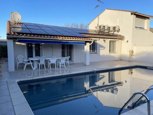 Maison d'une chambre avec piscine privee jardin clos et wifi a La Calmette