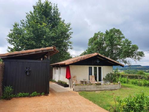 Maison d'une chambre avec piscine privee jardin clos et wifi a Montfermier