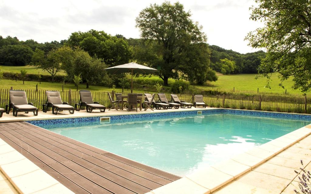 Maison d'une chambre avec vue sur le lac piscine partagee et jardin amenage a La Bachellerie 280 Route de la Tuillere, 24210 La Bachellerie