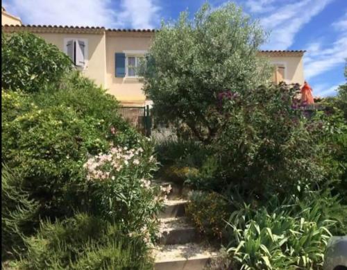 Maison dans beau village du Luberon