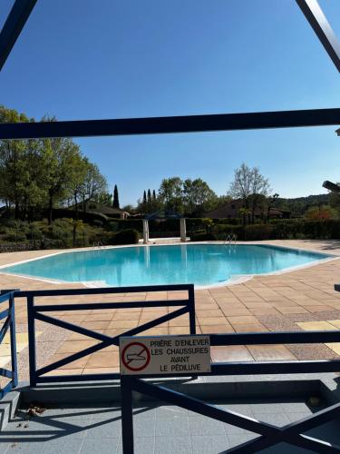 Maison dans domaine privé
