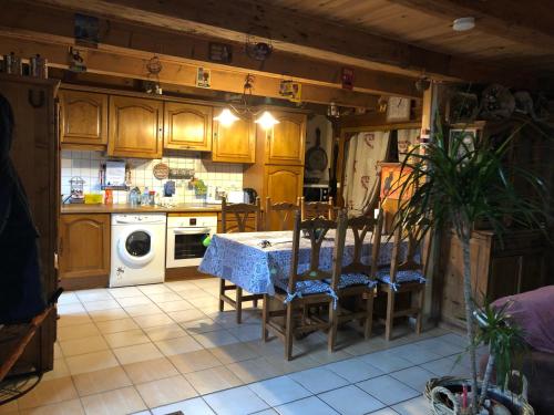 Maison dans hameau au calme à 2km de Besse