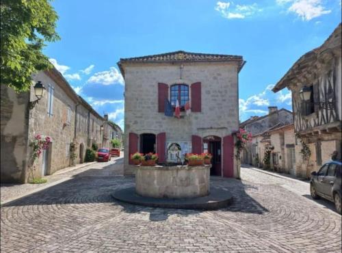 Maison dans la magnifique village de Montjoi