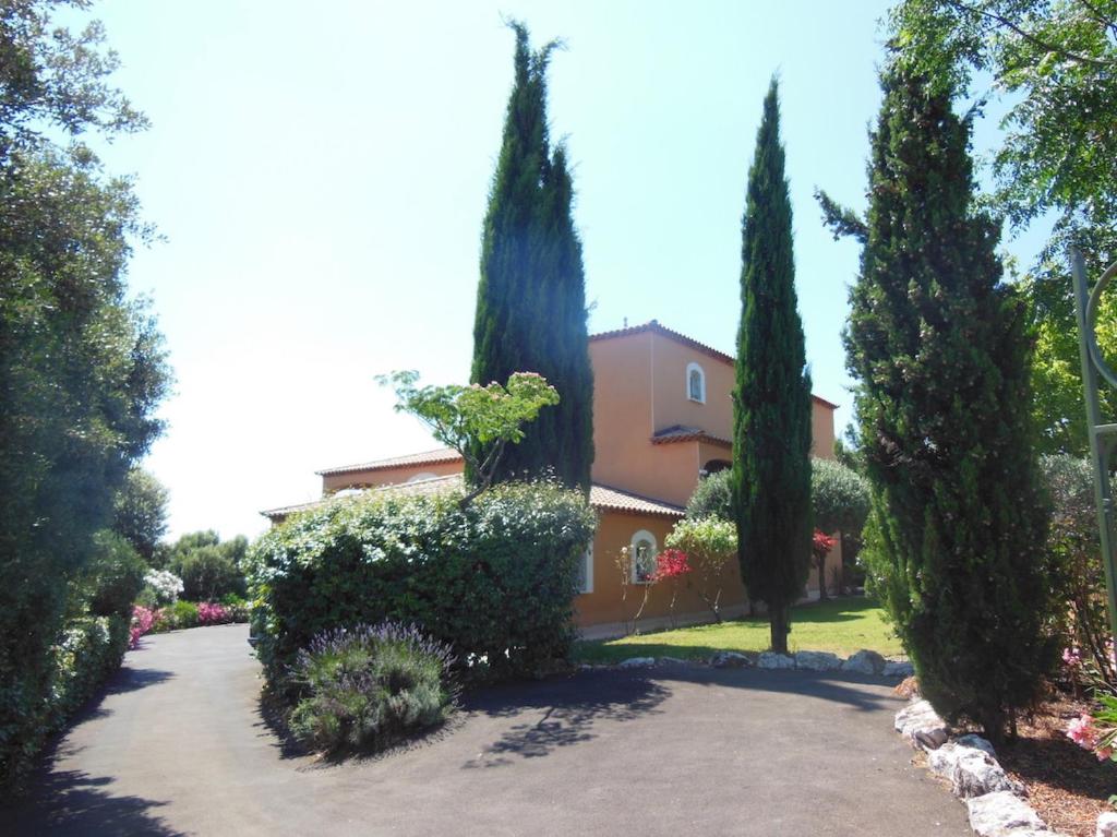 Maison dans le bourg 61400 La Chapelle-Montligeon