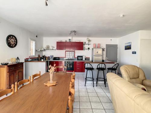 Maison de 170m2 avec garage, jardin et terrasse by Weekome