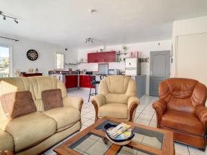 Maison de 170m2 avec garage, jardin et terrasse by Weekome